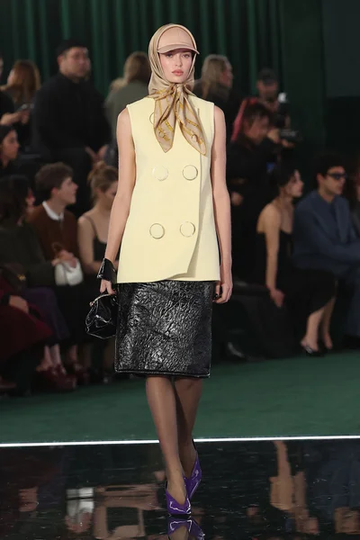 Look 30